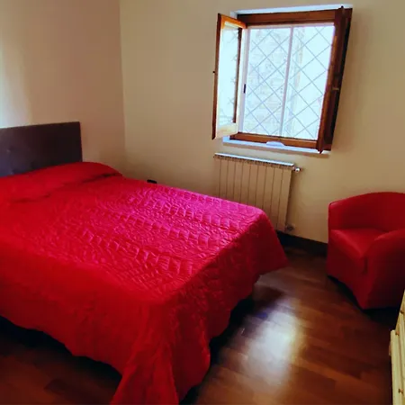 A Due Passi Dall Arco